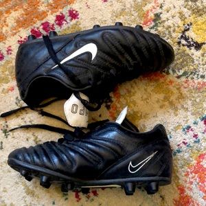 Vintage Nike tiempo 650 cleats